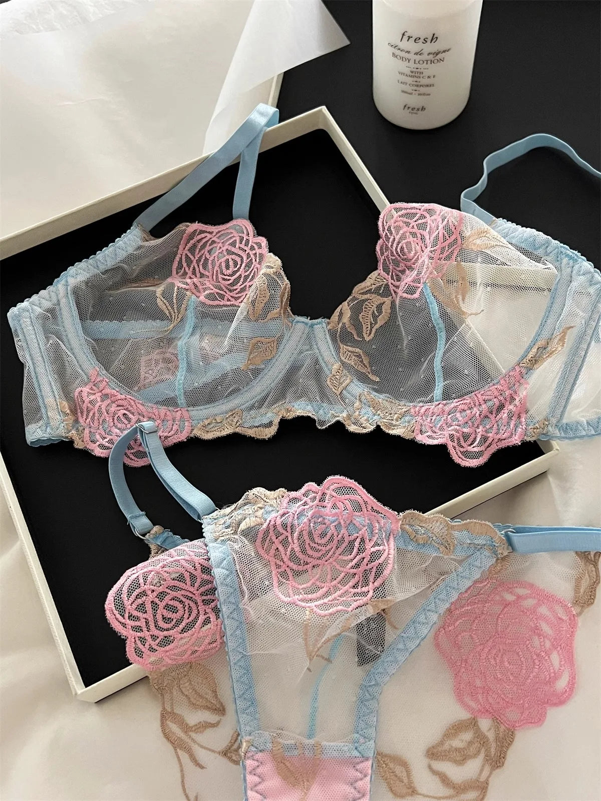 YUQI French Romantic Lace Underwire Minimizer Bra Sexy Sheer Tulle Luxury Lingerie Set Full Bust Support Modern Elegant & Women
