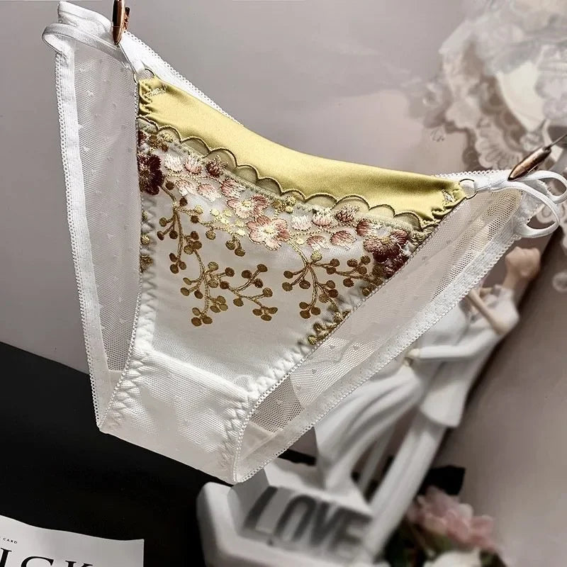 High-end Lace Panties Women's Fashion Embroidery Tapered Mesh Briefs Low Rise Sexy Cut-outs Famale Cotton Crotch Underwear New