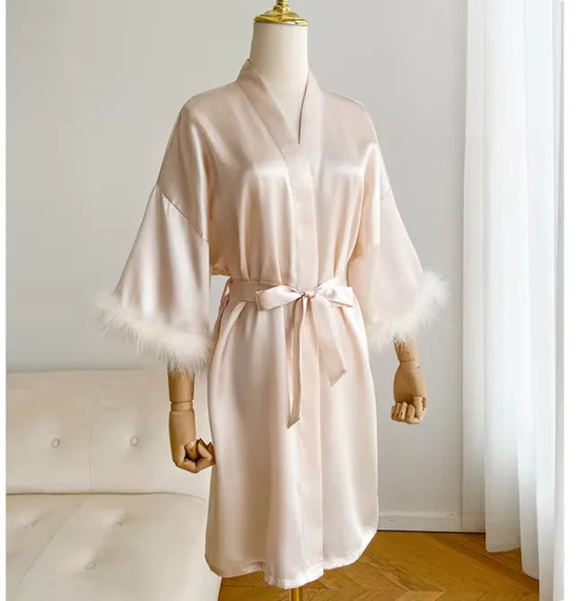 White Bride Wedding Robe with Feathers Women Satin Peignoir Sexy Bridesmids Kimono Gowns Short Bathrobe Bridal Intimate Lingerie