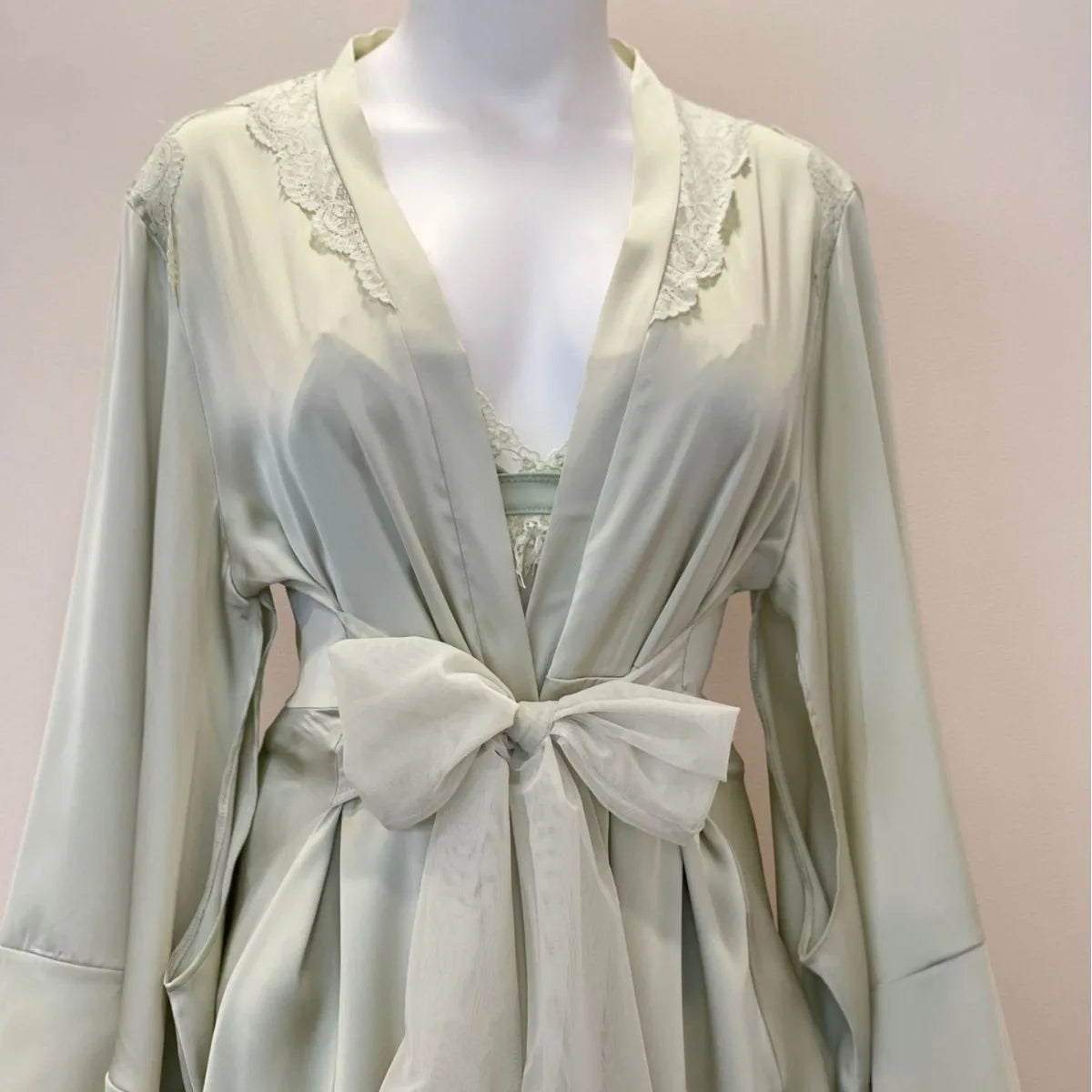 Bridal Kimono Robes Only Beautiful Sexy Pajamas Women's Bathrobe Pure French High Quality Nightgown Lace Mesh Bow Dressing Gowns
