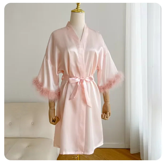 White Bride Wedding Robe with Feathers Women Satin Peignoir Sexy Bridesmids Kimono Gowns Short Bathrobe Bridal Intimate Lingerie