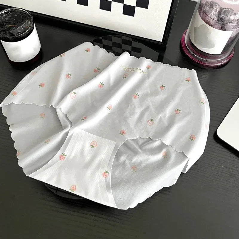 Cute Ice Silk Seamless Panties Summer Ultra-thin Briefs Strawberry Print Breathable Women Underpants Soft Lingerie Panties