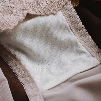 Women Luxury Lace Exquisite Sexy Mesh Transparent Satin Panties Elasticity Breathable Middle Waist Underwear Embroidery Breifs