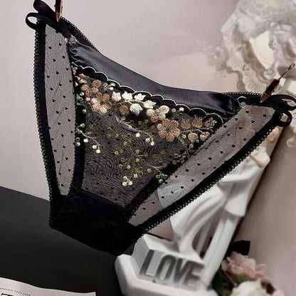 High-end Lace Panties Women's Fashion Embroidery Tapered Mesh Briefs Low Rise Sexy Cut-outs Famale Cotton Crotch Underwear New