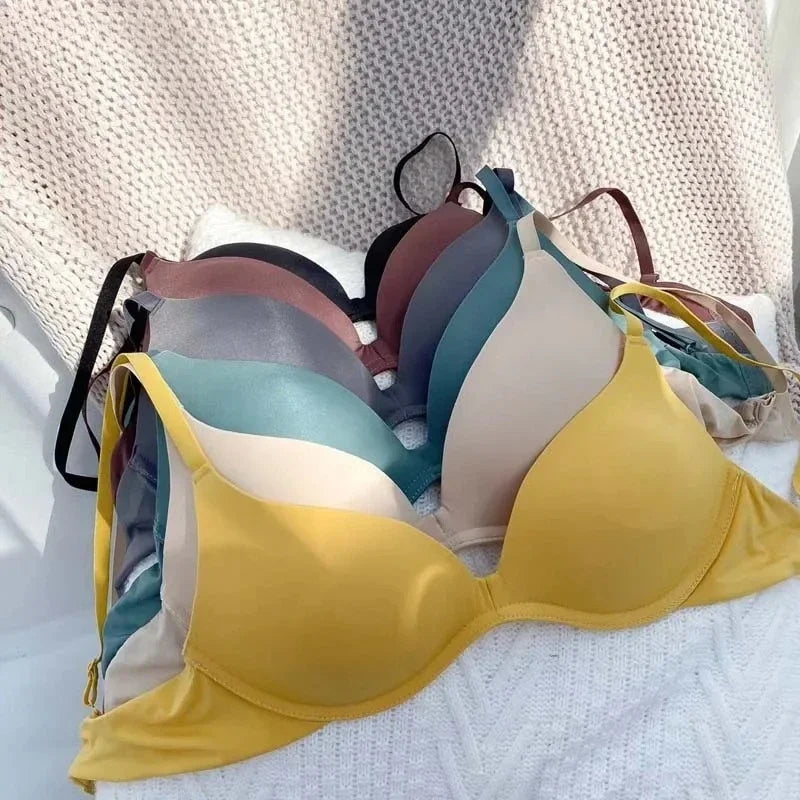 Japanese One-piece Smooth Girl Seamless Small Push Up Bra Thin Cup Without Underwire Sleep Bra 3/4 Cup Bralette Top Brassiere