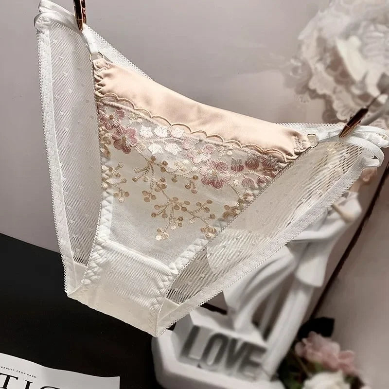 High-end Lace Panties Women's Fashion Embroidery Tapered Mesh Briefs Low Rise Sexy Cut-outs Famale Cotton Crotch Underwear New