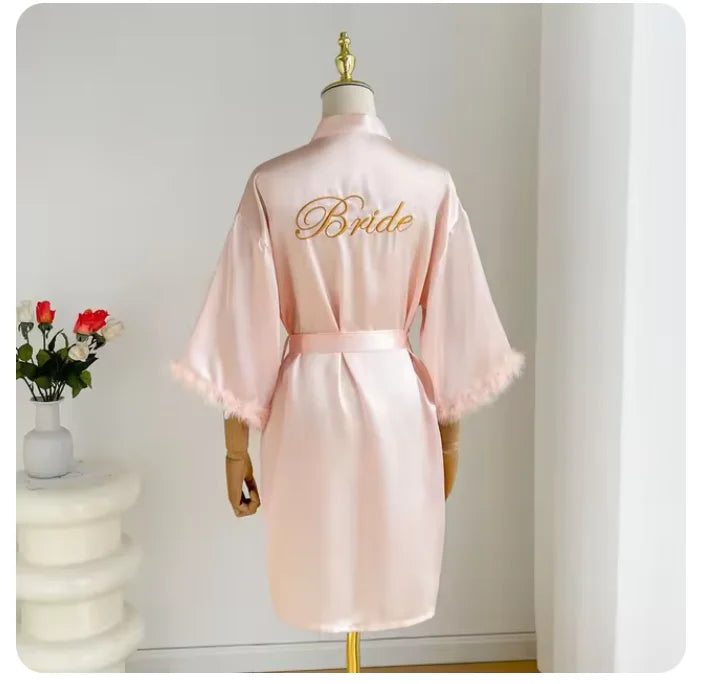 White Bride Wedding Robe with Feathers Women Satin Peignoir Sexy Bridesmids Kimono Gowns Short Bathrobe Bridal Intimate Lingerie