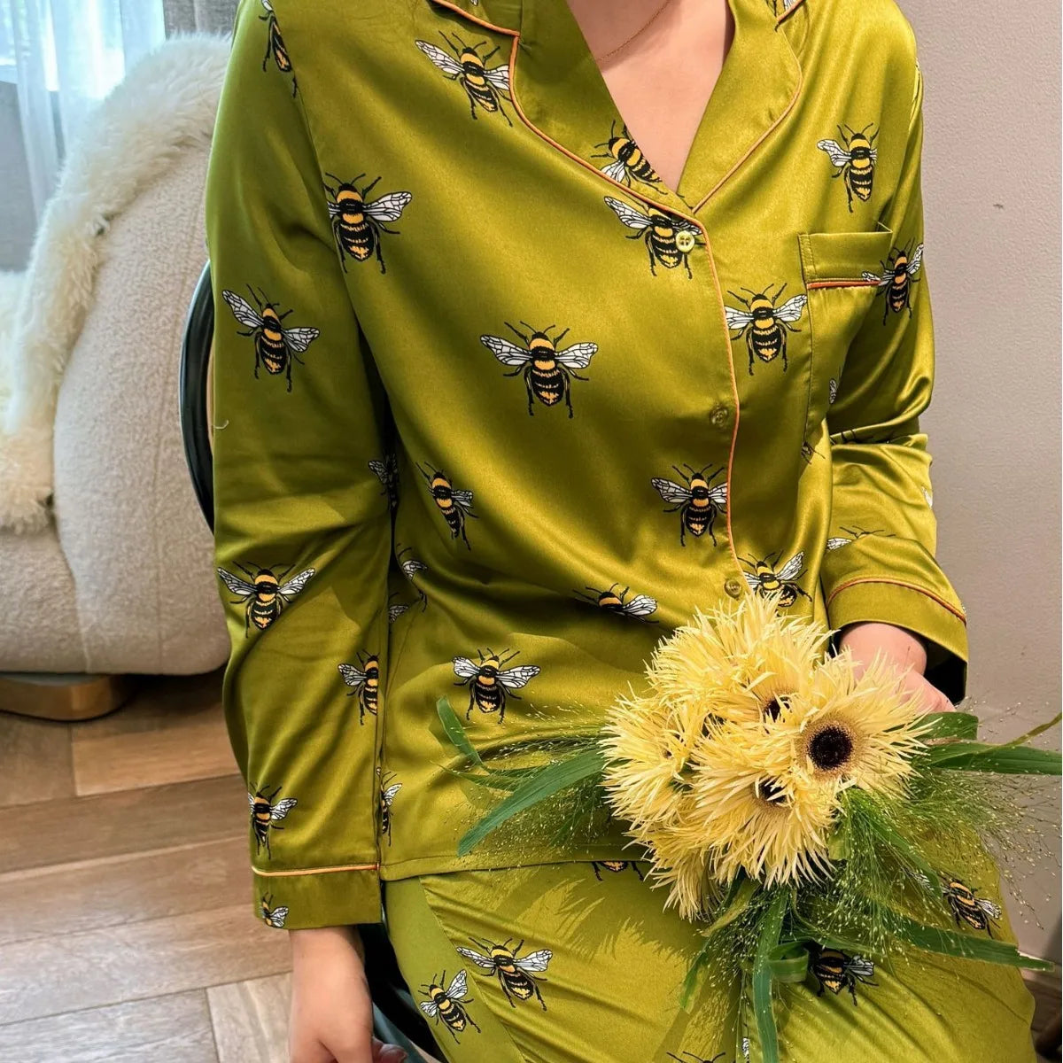 Women Satin Silk Pajamas Set Green Bees Print Pyjama Ice Silk Long Sleeve Lapel Two Piece Set Homewear Spring Autumn Fashion New