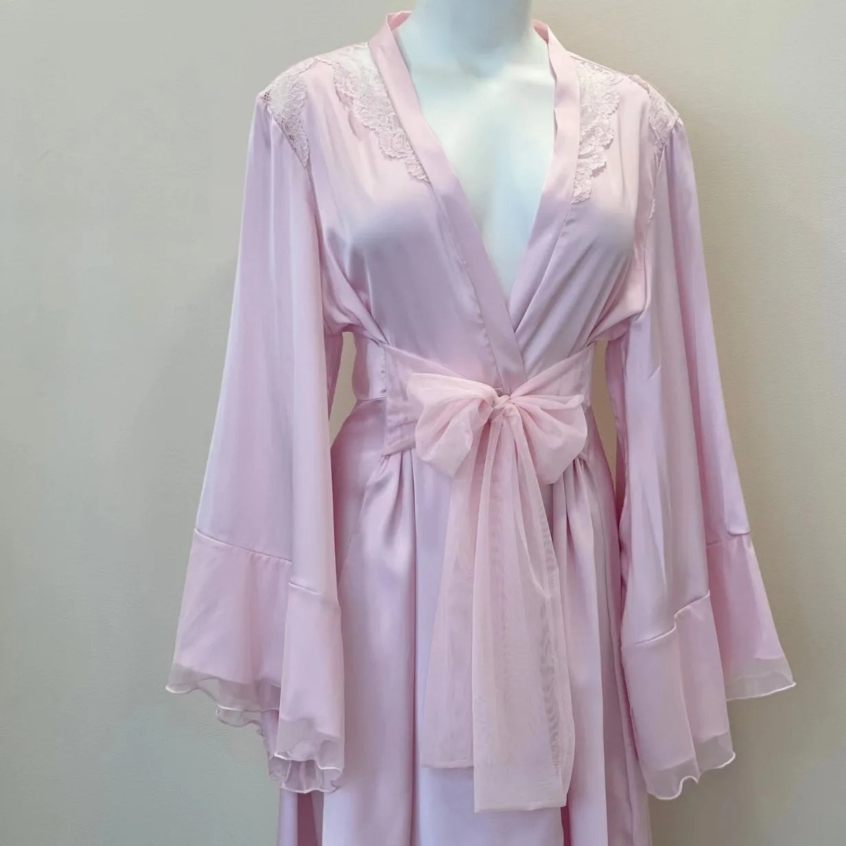 Bridal Kimono Robes Only Beautiful Sexy Pajamas Women's Bathrobe Pure French High Quality Nightgown Lace Mesh Bow Dressing Gowns